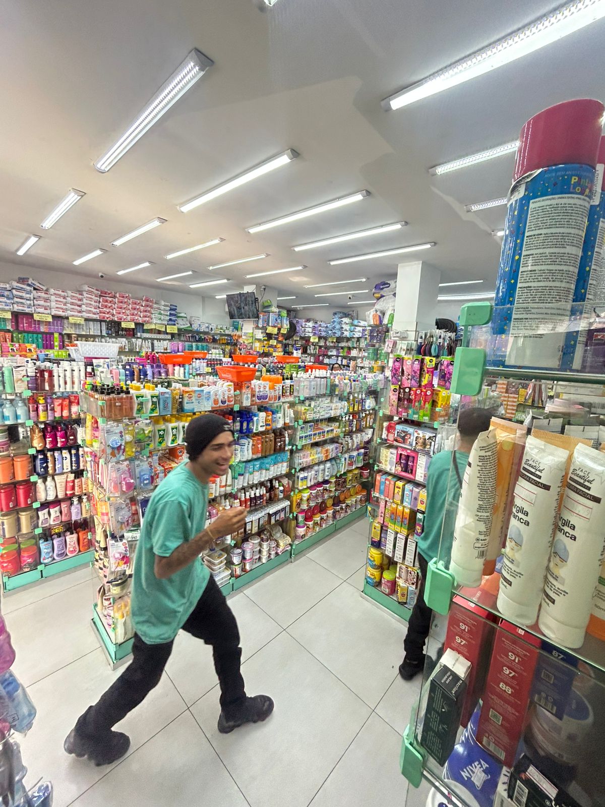 Corredores internos organizados da Farmix Ofertas
